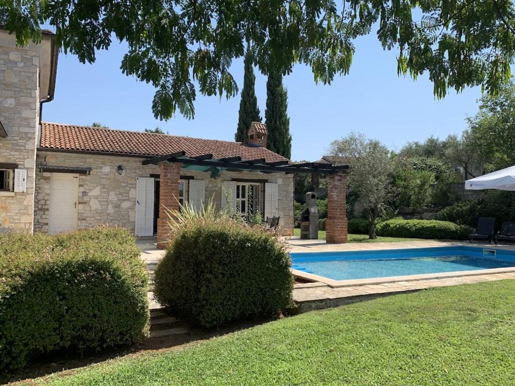 Villa Melissa - Istrisches Steinhaus Mit Pool In Guter Lage Sveti Lovreč Pazenatički Екстериор снимка